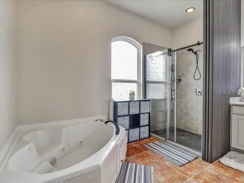 For Sale: $507,000 (4 beds, 2 baths, 2375 Square Feet)