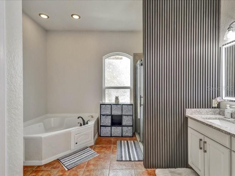 For Sale: $507,000 (4 beds, 2 baths, 2375 Square Feet)