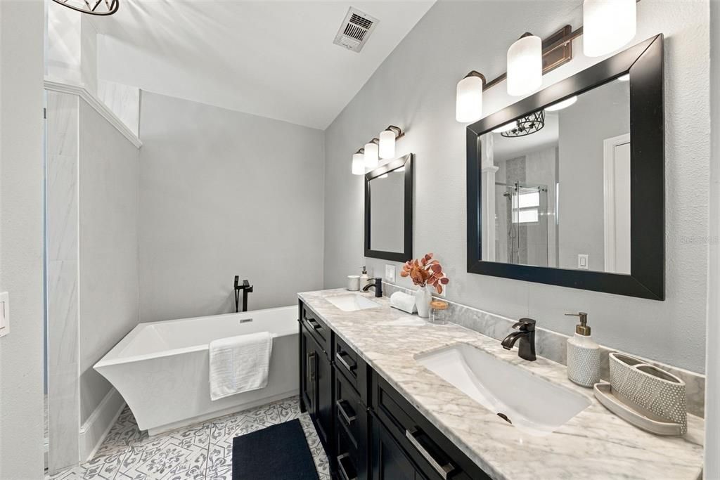 En Venta: $649,999 (3 camas, 4 baños, 1496 Pies cuadrados)