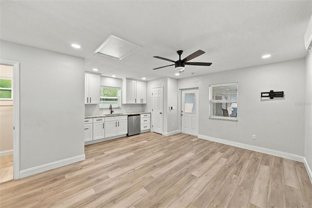 En Venta: $649,999 (3 camas, 4 baños, 1496 Pies cuadrados)