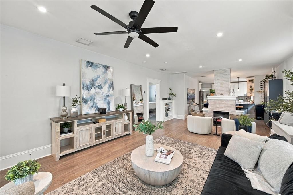 En Venta: $649,999 (3 camas, 4 baños, 1496 Pies cuadrados)
