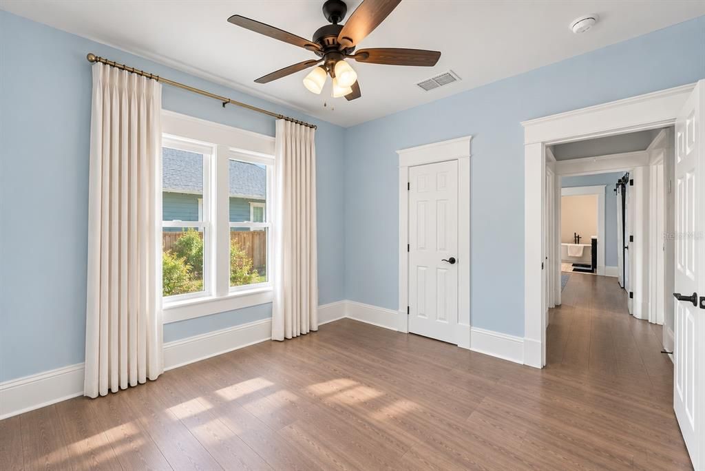 En Venta: $649,999 (3 camas, 4 baños, 1496 Pies cuadrados)