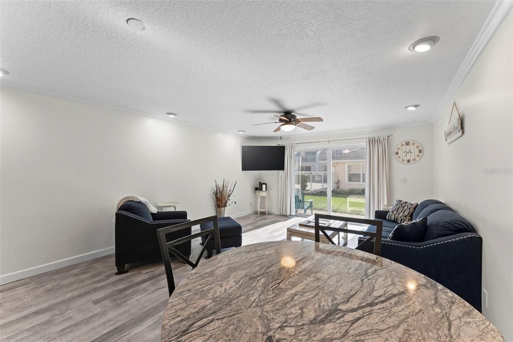 For Sale: $324,900 (2 beds, 2 baths, 1400 Square Feet)