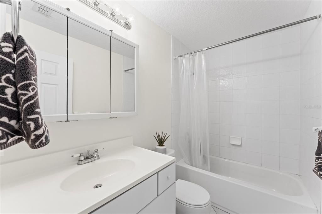 For Sale: $324,900 (2 beds, 2 baths, 1400 Square Feet)