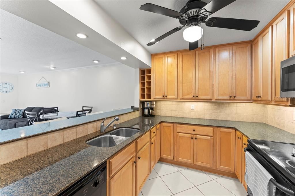 For Sale: $324,900 (2 beds, 2 baths, 1400 Square Feet)