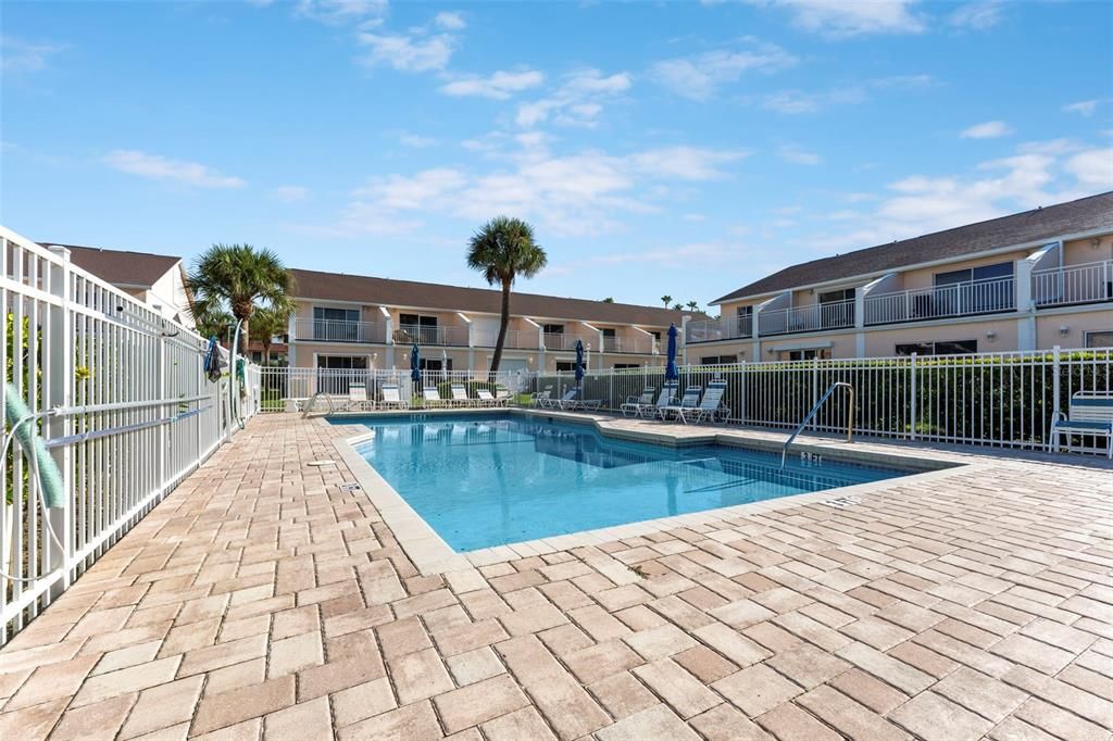 For Sale: $324,900 (2 beds, 2 baths, 1400 Square Feet)