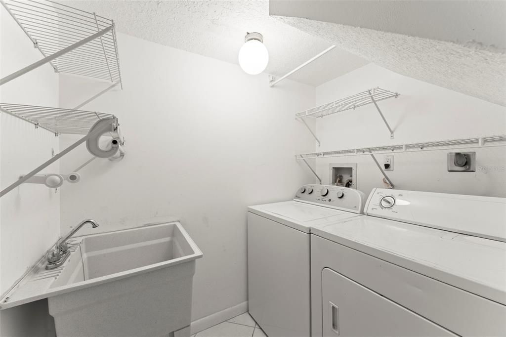 For Sale: $324,900 (2 beds, 2 baths, 1400 Square Feet)