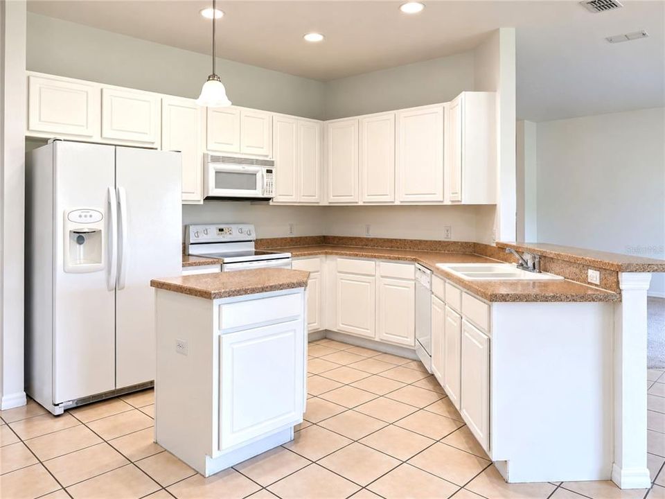 For Rent: $2,485 (4 beds, 3 baths, 2724 Square Feet)