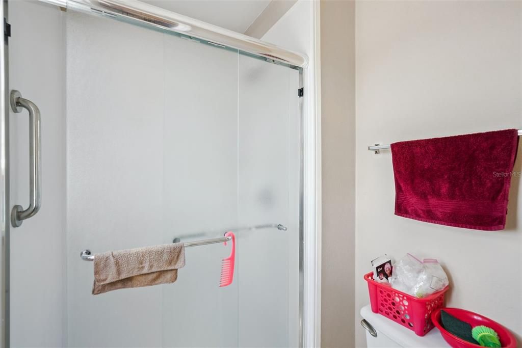En Venta: $375,000 (4 camas, 2 baños, 2201 Pies cuadrados)