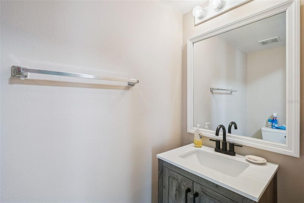 En Venta: $375,000 (4 camas, 2 baños, 2201 Pies cuadrados)