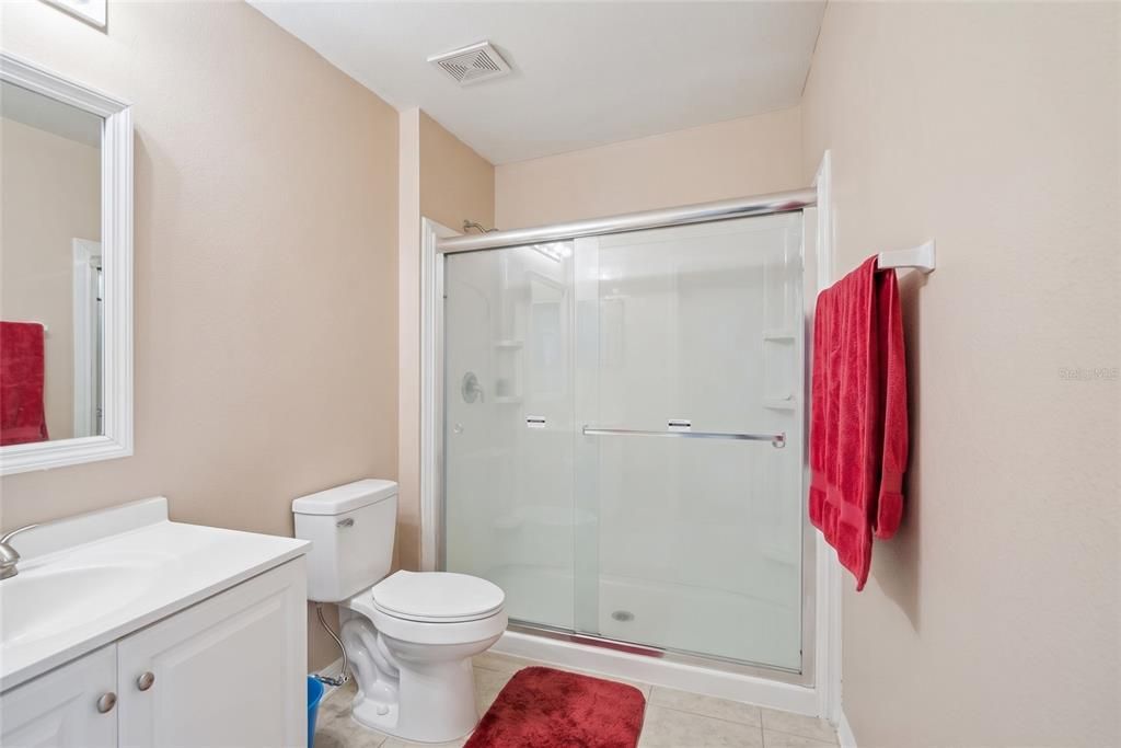 En Venta: $375,000 (4 camas, 2 baños, 2201 Pies cuadrados)