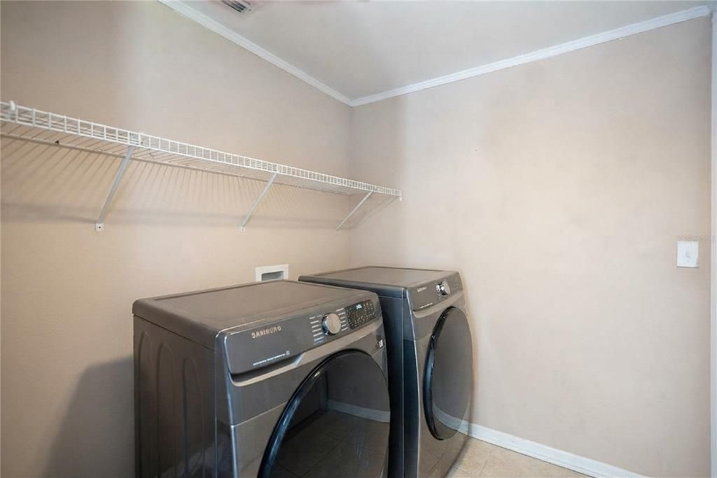 En Venta: $375,000 (4 camas, 2 baños, 2201 Pies cuadrados)