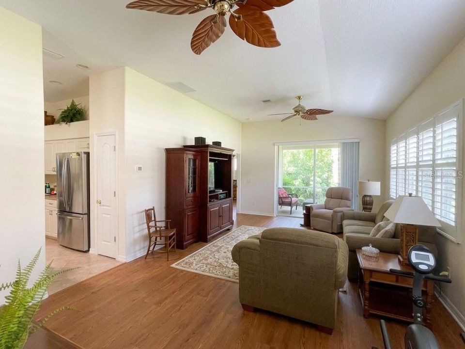 En Venta: $349,000 (2 camas, 2 baños, 1385 Pies cuadrados)