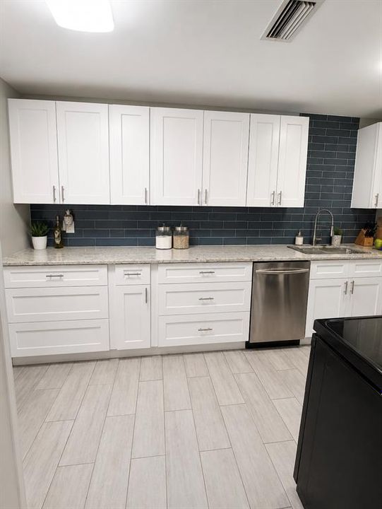 For Rent: $2,500 (2 beds, 2 baths, 1049 Square Feet)