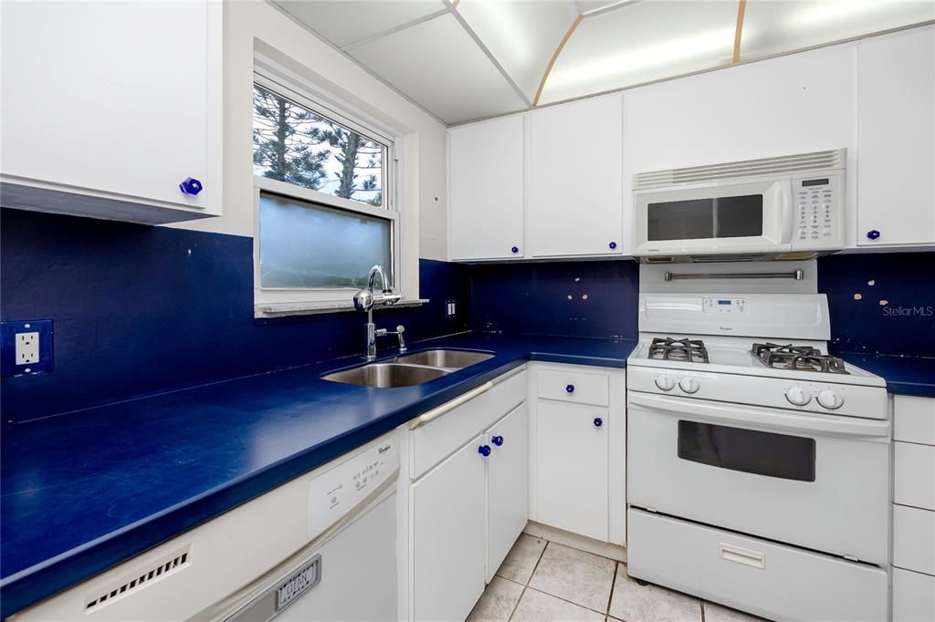 На продажу: $195,000 (2 спален, 2 ванн, 1250 Квадратных фут)