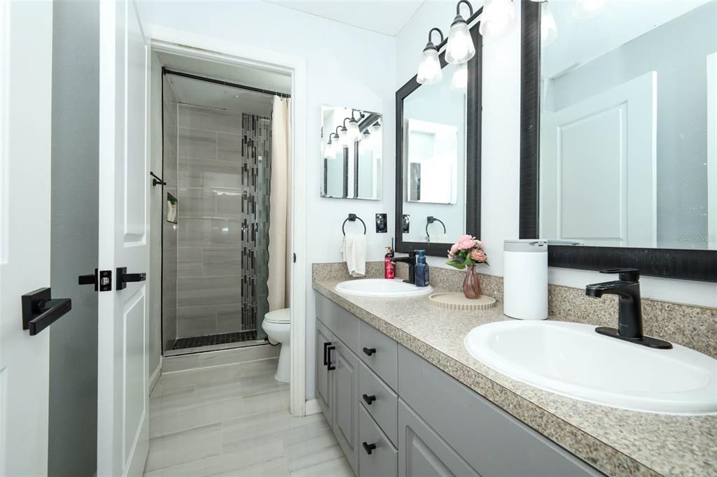 For Sale: $353,000 (4 beds, 2 baths, 1640 Square Feet)