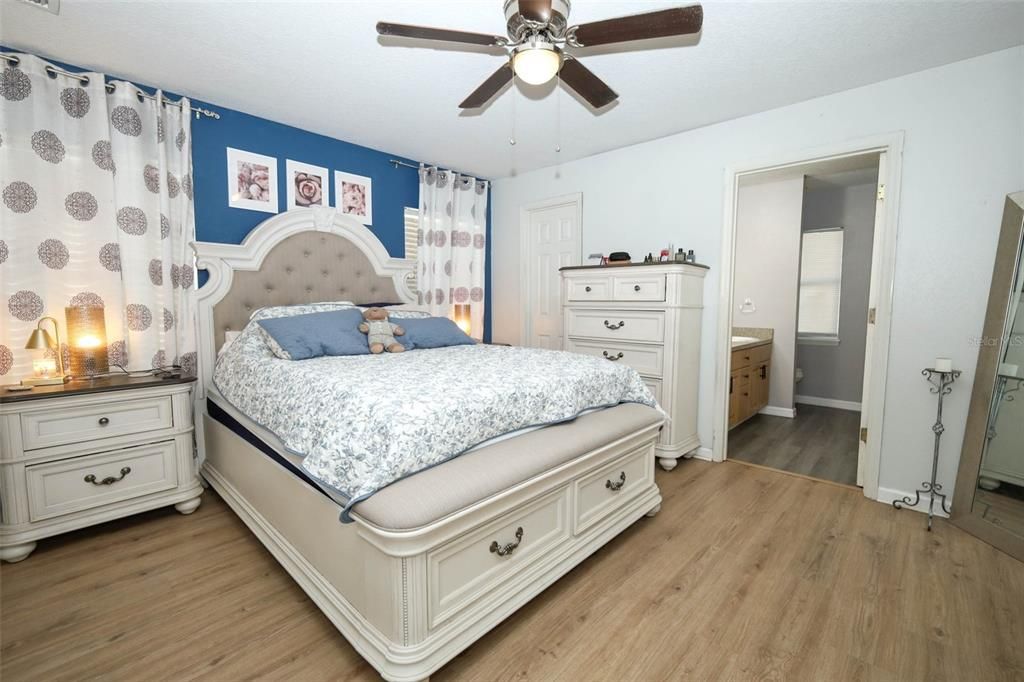 For Sale: $353,000 (4 beds, 2 baths, 1640 Square Feet)