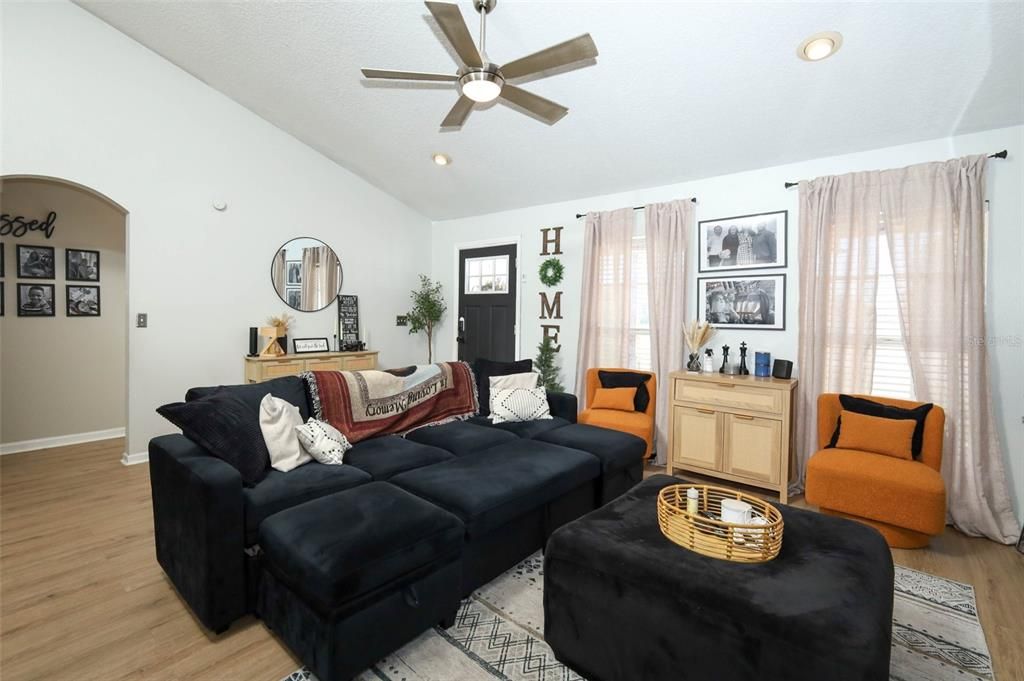 For Sale: $353,000 (4 beds, 2 baths, 1640 Square Feet)