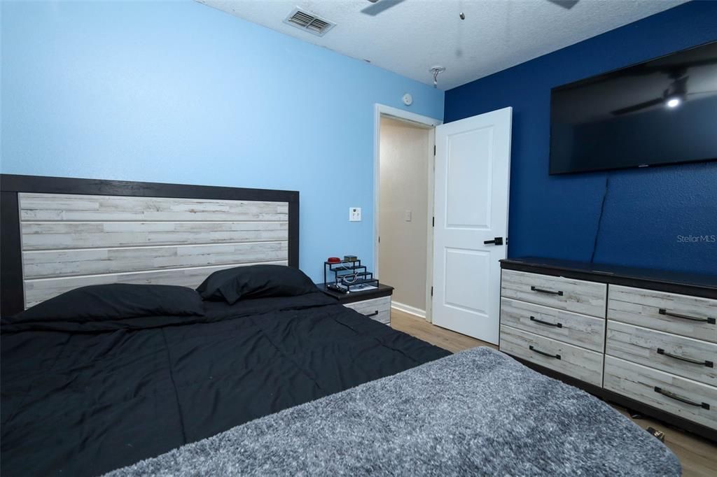 For Sale: $353,000 (4 beds, 2 baths, 1640 Square Feet)