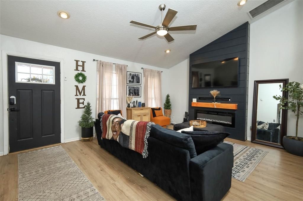 For Sale: $353,000 (4 beds, 2 baths, 1640 Square Feet)