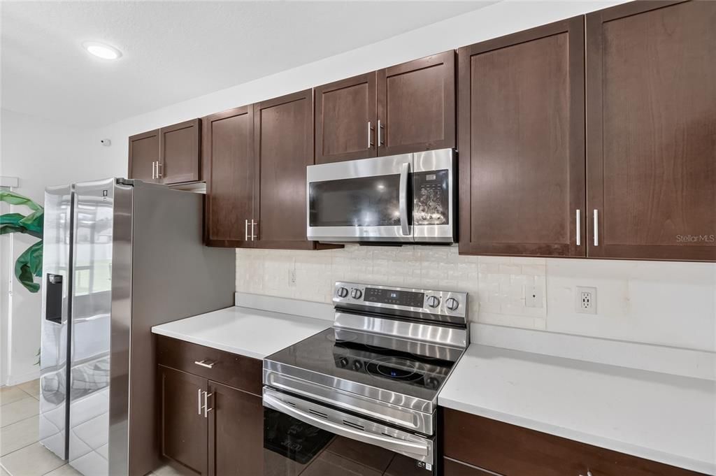 На продажу: $349,900 (4 спален, 2 ванн, 1874 Квадратных фут)