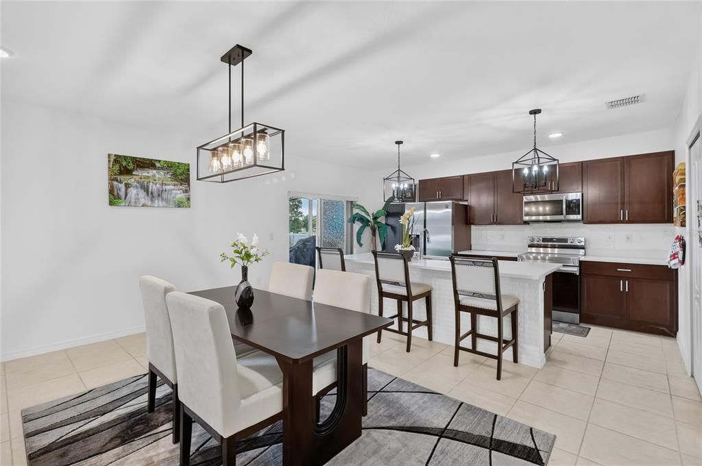 На продажу: $349,900 (4 спален, 2 ванн, 1874 Квадратных фут)
