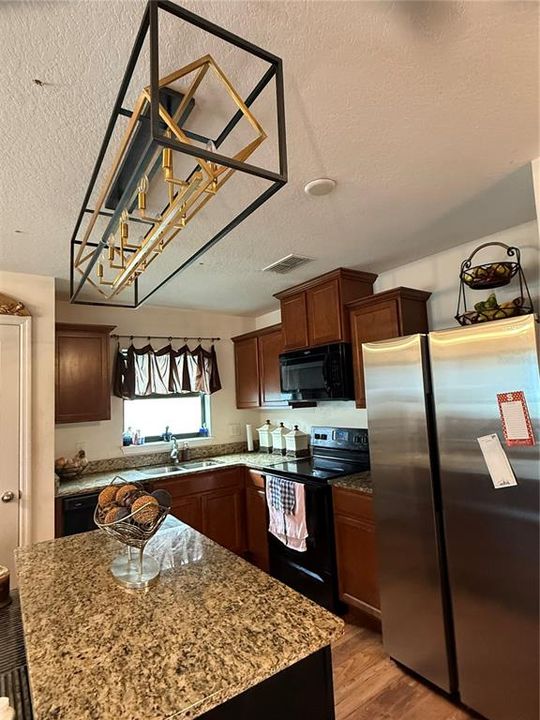 En Venta: $268,888 (3 camas, 2 baños, 1378 Pies cuadrados)