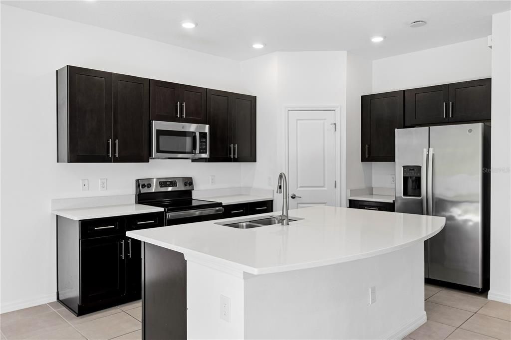 For Rent: $2,000 (3 beds, 2 baths, 1663 Square Feet)