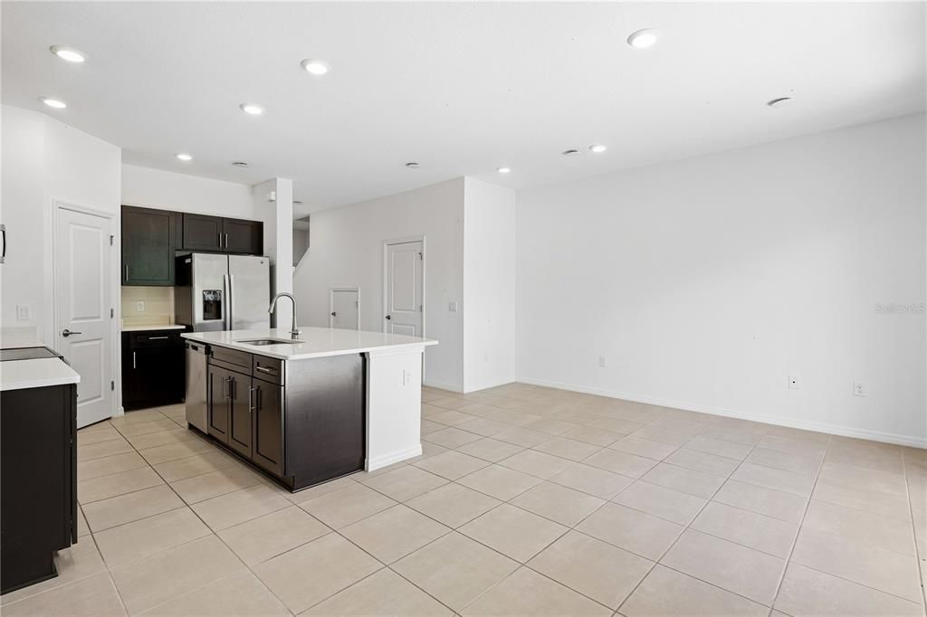 For Rent: $2,000 (3 beds, 2 baths, 1663 Square Feet)