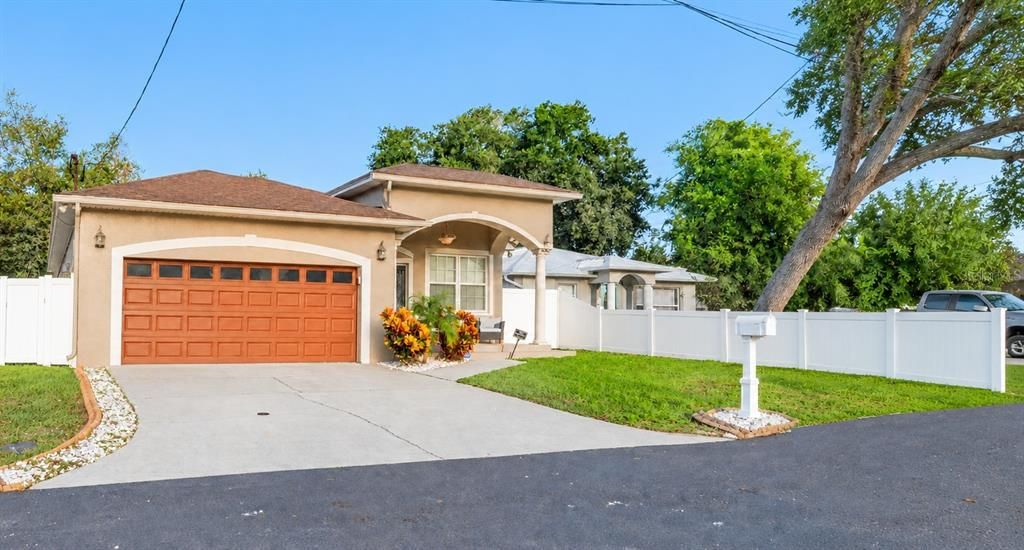 En Venta: $549,900 (3 camas, 2 baños, 2376 Pies cuadrados)