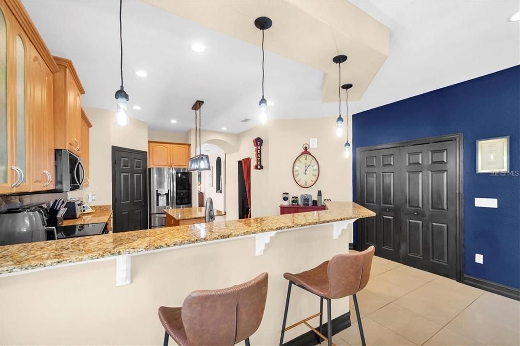 En Venta: $549,900 (3 camas, 2 baños, 2376 Pies cuadrados)