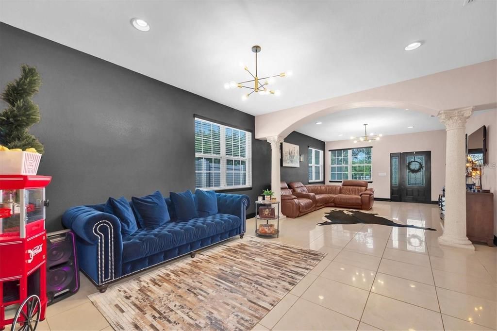 En Venta: $549,900 (3 camas, 2 baños, 2376 Pies cuadrados)