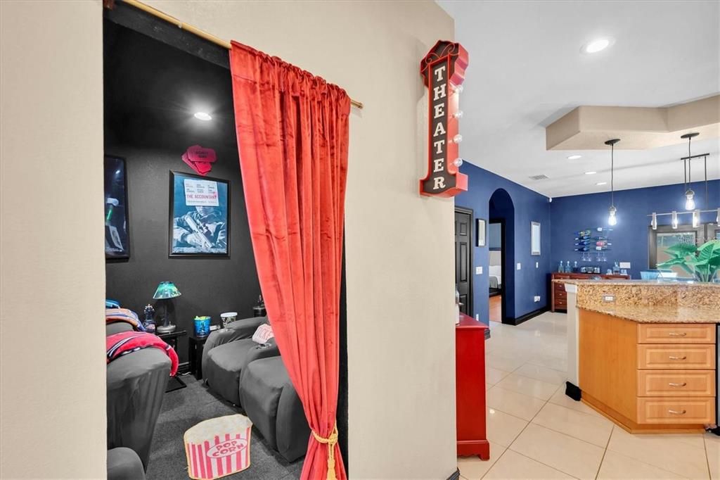 En Venta: $549,900 (3 camas, 2 baños, 2376 Pies cuadrados)