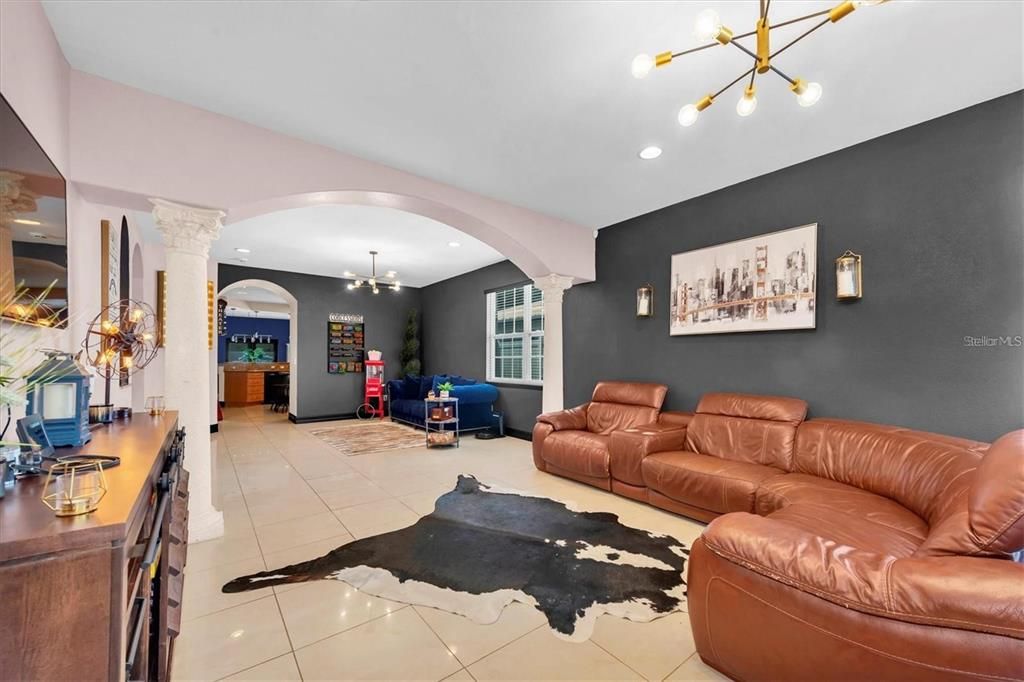 En Venta: $549,900 (3 camas, 2 baños, 2376 Pies cuadrados)