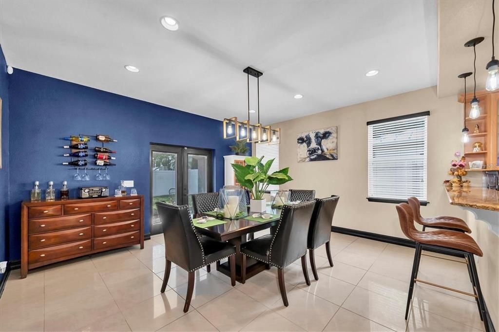 En Venta: $549,900 (3 camas, 2 baños, 2376 Pies cuadrados)