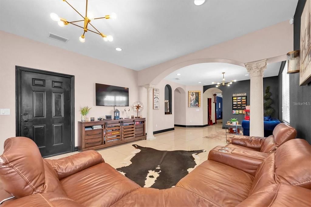 En Venta: $549,900 (3 camas, 2 baños, 2376 Pies cuadrados)