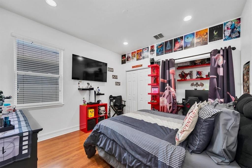 En Venta: $549,900 (3 camas, 2 baños, 2376 Pies cuadrados)