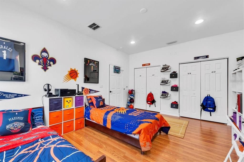 En Venta: $549,900 (3 camas, 2 baños, 2376 Pies cuadrados)