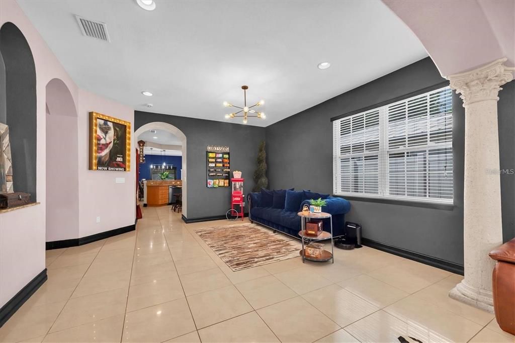 En Venta: $549,900 (3 camas, 2 baños, 2376 Pies cuadrados)