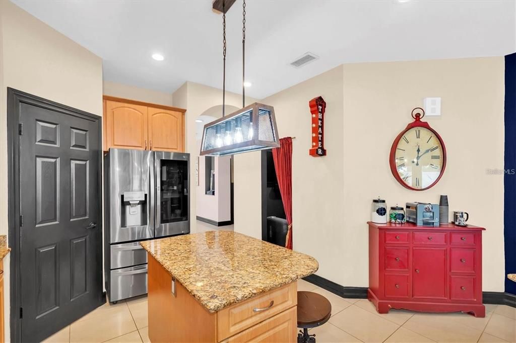 En Venta: $549,900 (3 camas, 2 baños, 2376 Pies cuadrados)