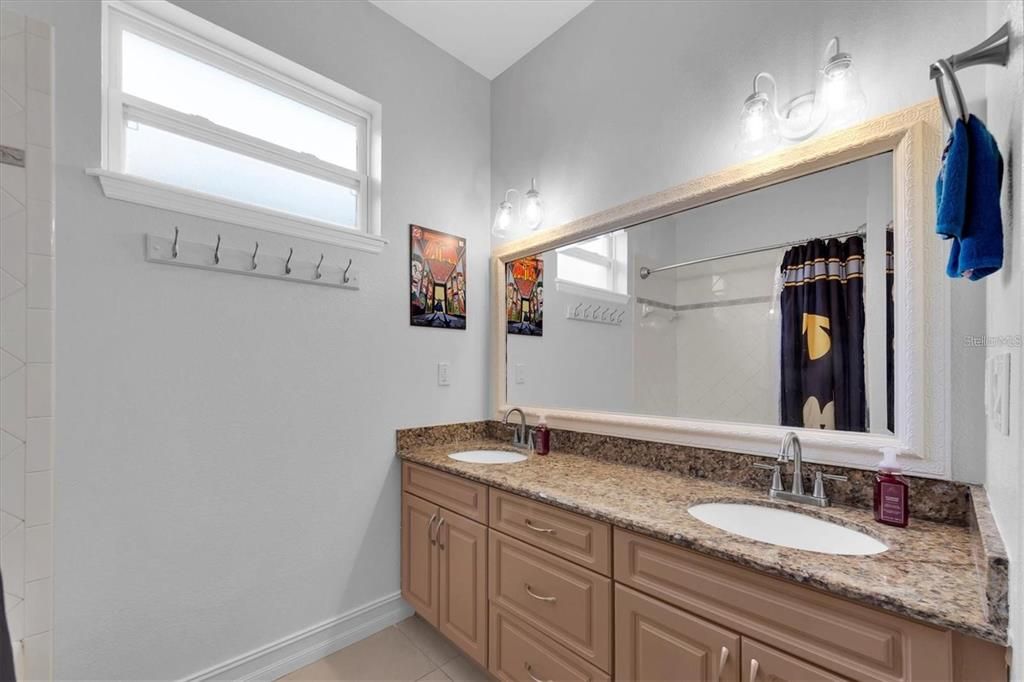 En Venta: $549,900 (3 camas, 2 baños, 2376 Pies cuadrados)