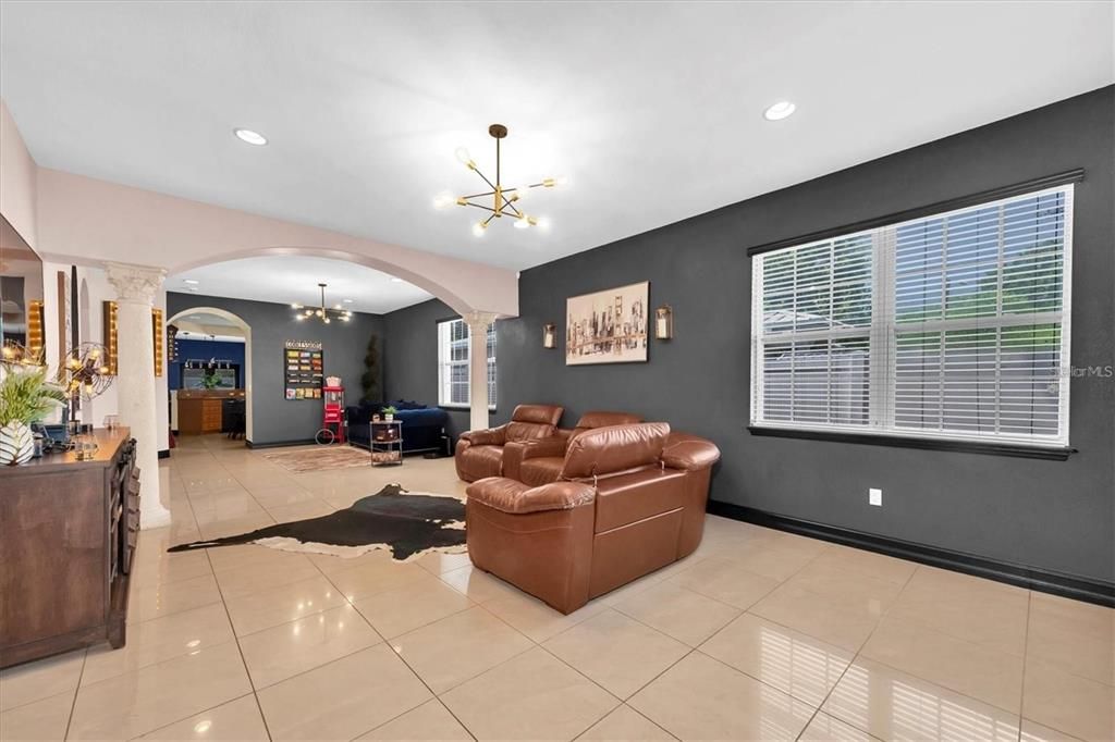 En Venta: $549,900 (3 camas, 2 baños, 2376 Pies cuadrados)