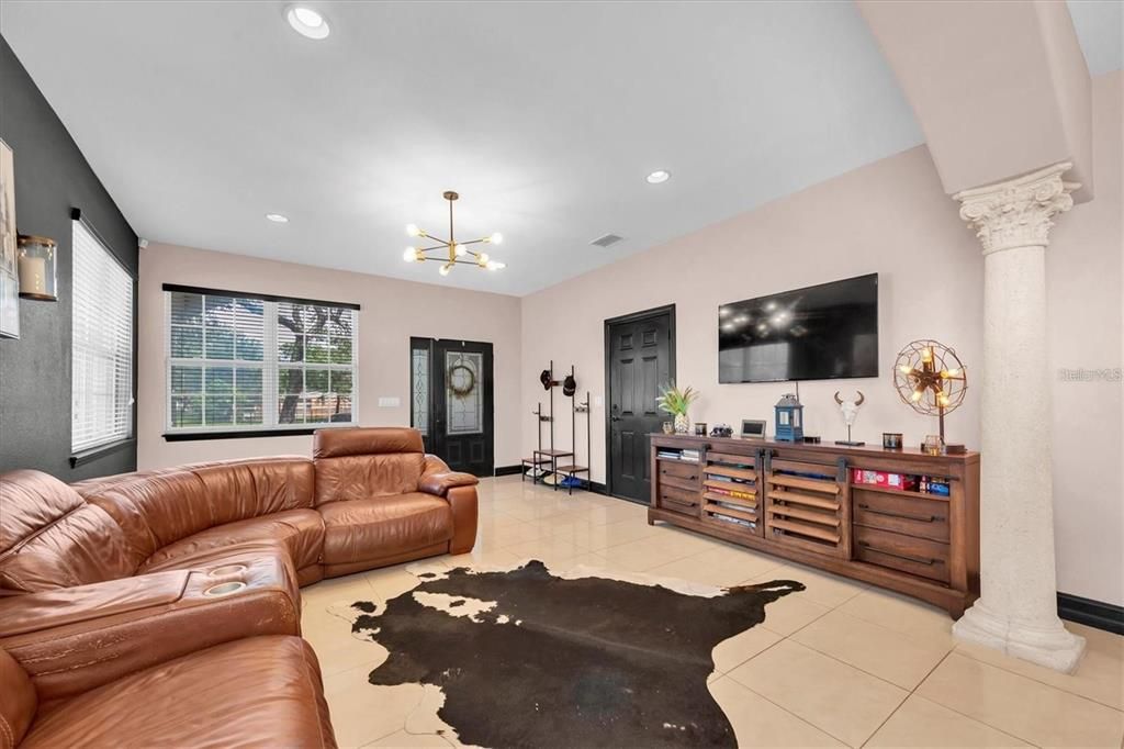 En Venta: $549,900 (3 camas, 2 baños, 2376 Pies cuadrados)