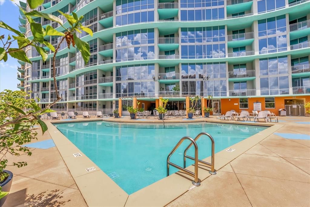 For Rent: $2,300 (2 beds, 2 baths, 1187 Square Feet)
