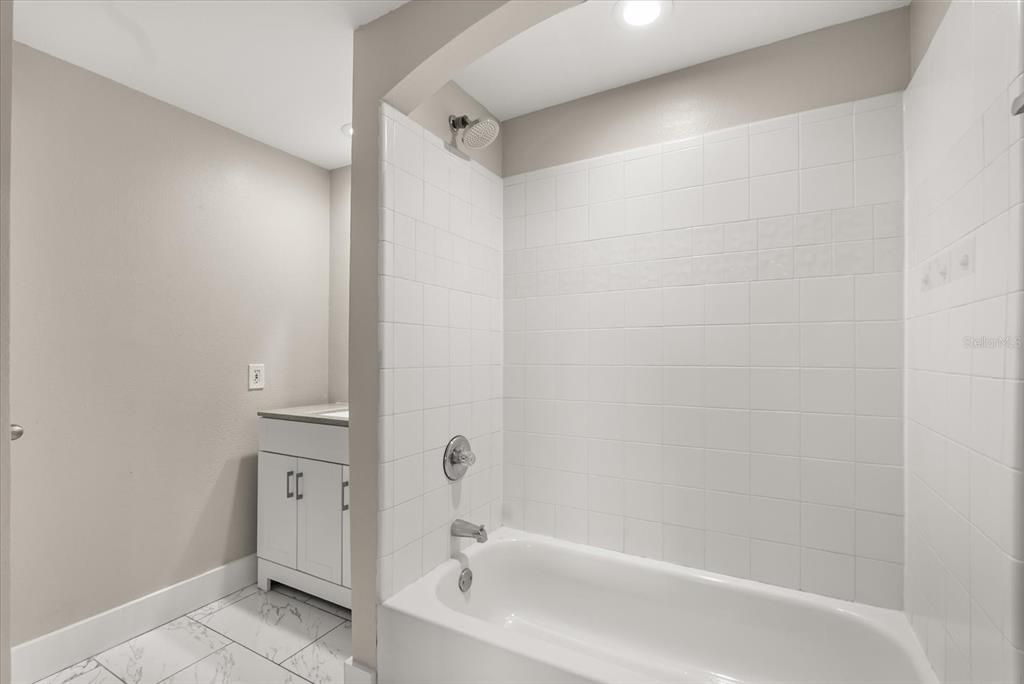 For Rent: $2,300 (2 beds, 2 baths, 1187 Square Feet)