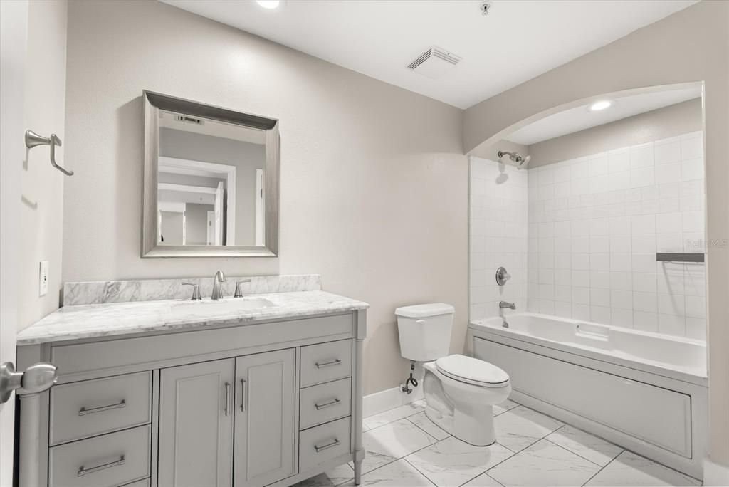 For Rent: $2,300 (2 beds, 2 baths, 1187 Square Feet)