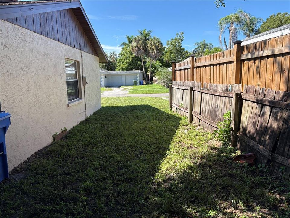 For Rent: $1,695 (3 beds, 2 baths, 1090 Square Feet)