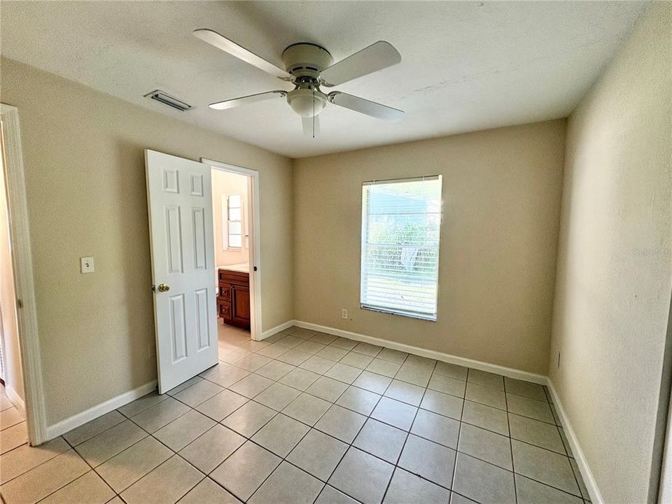 For Rent: $1,695 (3 beds, 2 baths, 1090 Square Feet)