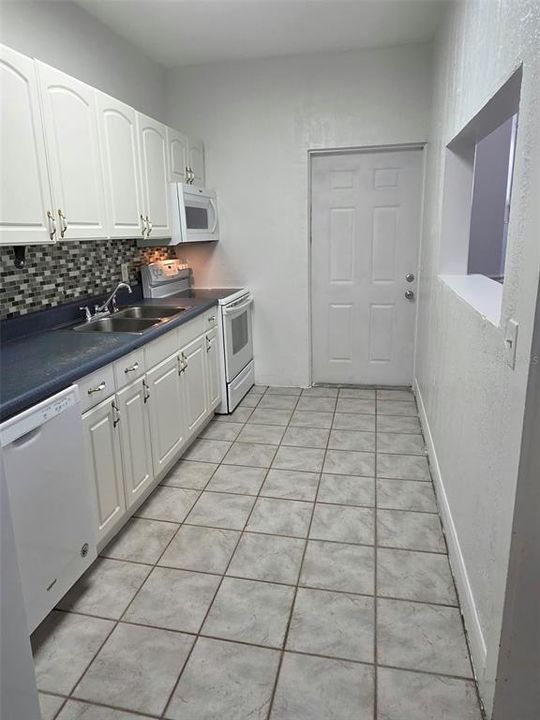 В аренду: $1,699 (2 спален, 1 ванн, 1000 Квадратных фут)