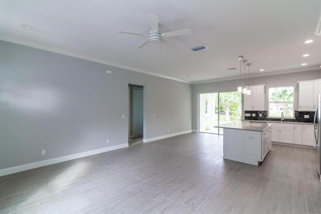 For Sale: $550,000 (3 beds, 2 baths, 1700 Square Feet)